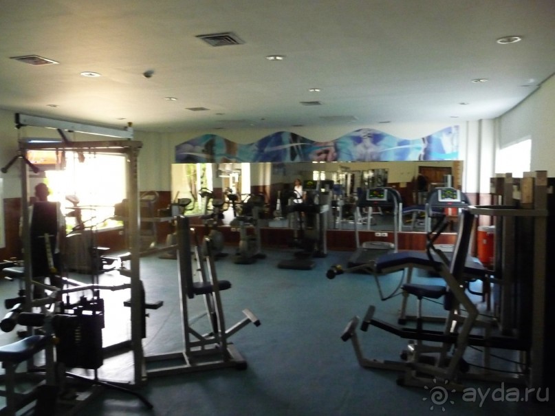 нормальный отель с отличным пляжем