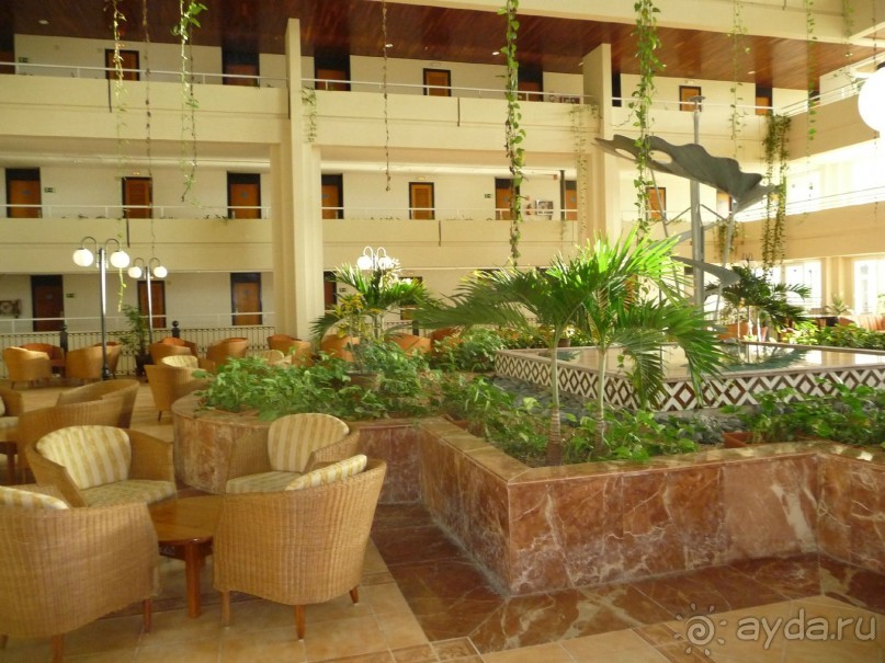 нормальный отель с отличным пляжем