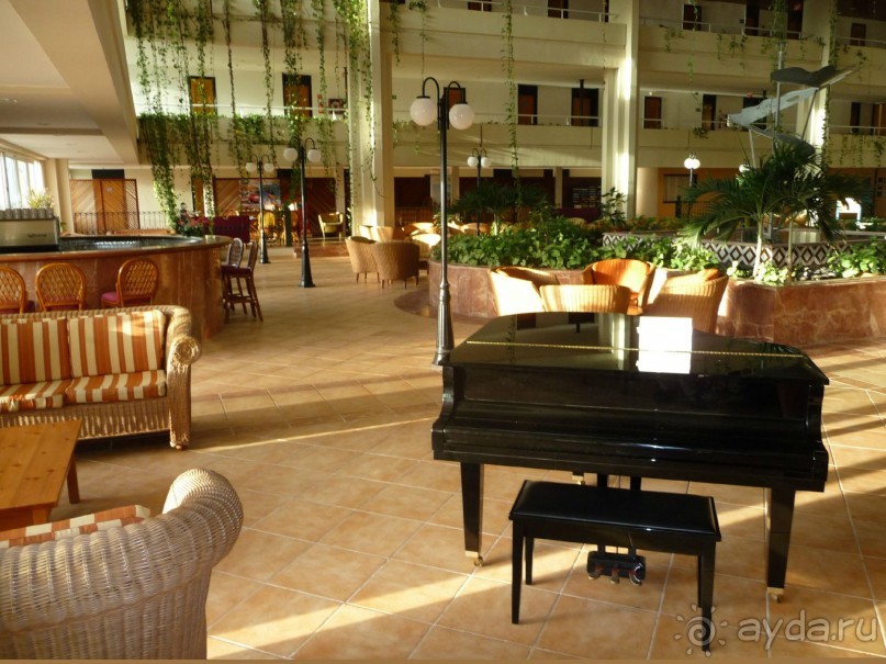 нормальный отель с отличным пляжем