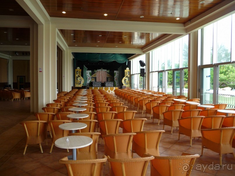 нормальный отель с отличным пляжем