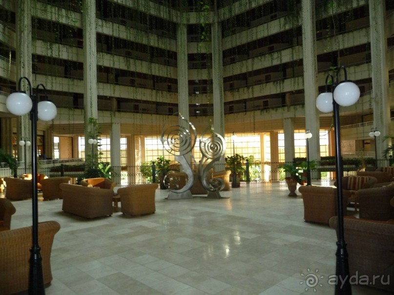 нормальный отель с отличным пляжем