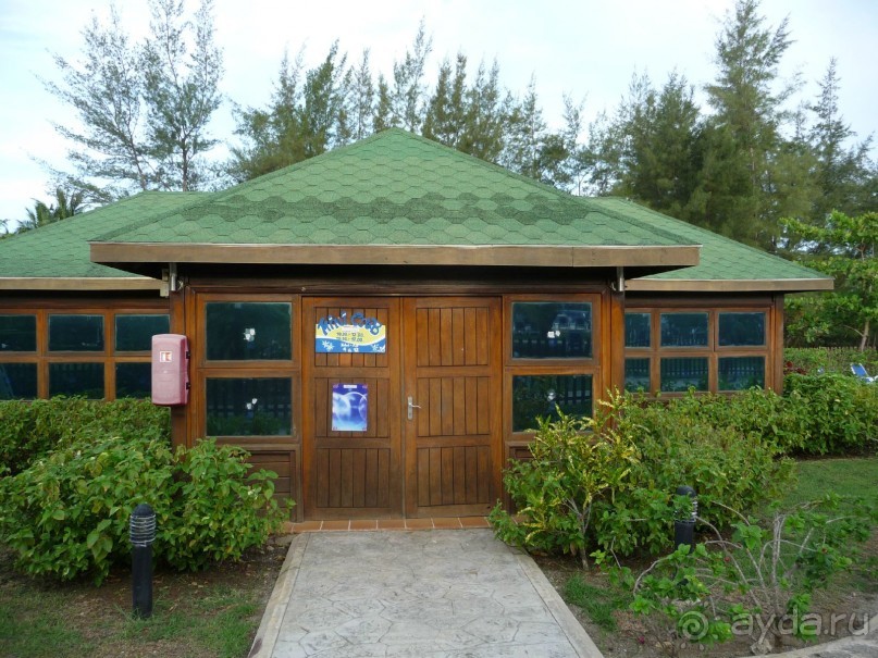 нормальный отель с отличным пляжем