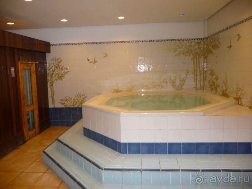 нормальный отель с отличным пляжем