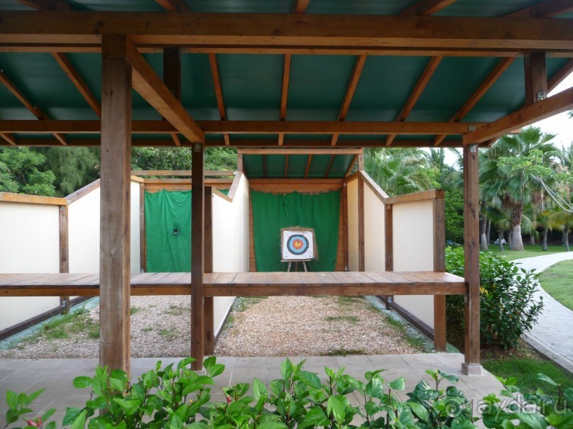 нормальный отель с отличным пляжем