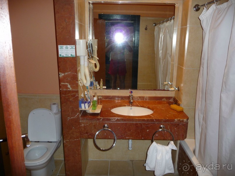 нормальный отель с отличным пляжем