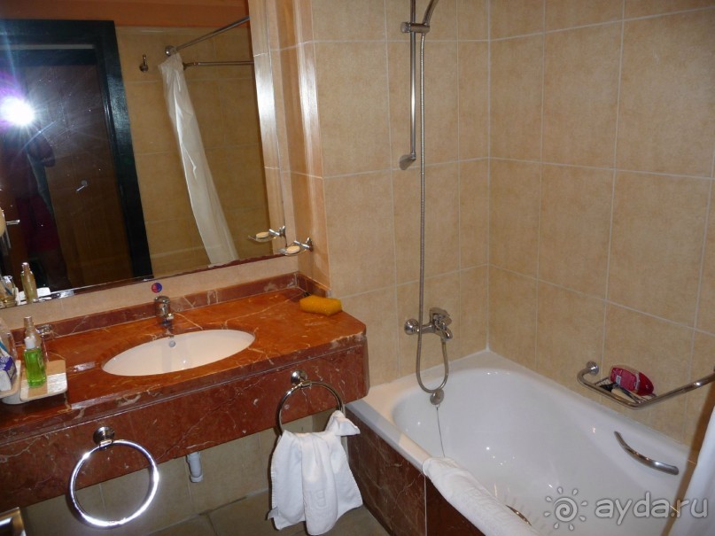 нормальный отель с отличным пляжем