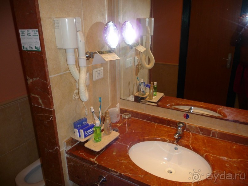 нормальный отель с отличным пляжем