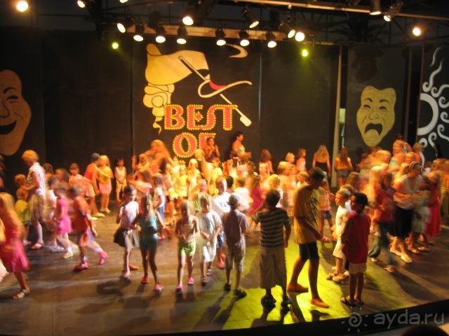 Отель хороший, но на 5 звезд недотягивает.