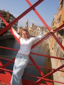 На мосту в городе Жирона.