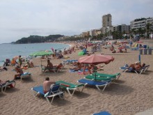 Пляж Ллорет-де-Мар. Население -~ 40 тыс.чел.  Расположен в 75 км к северу от Барселоны. 