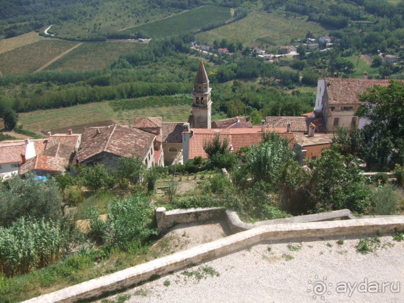 Мотовун. Вид со стен крепости.