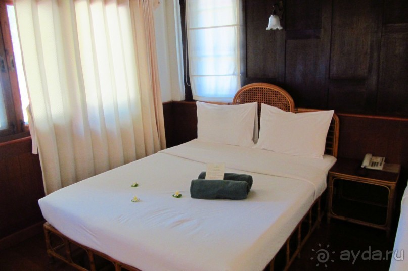 номер deluxe бунгало отеля Cocopalm Beach Resort 