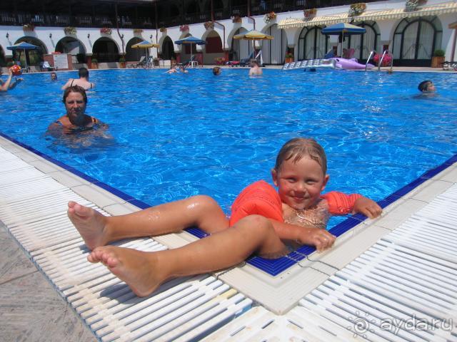 фото Blue Dolphin Sargani