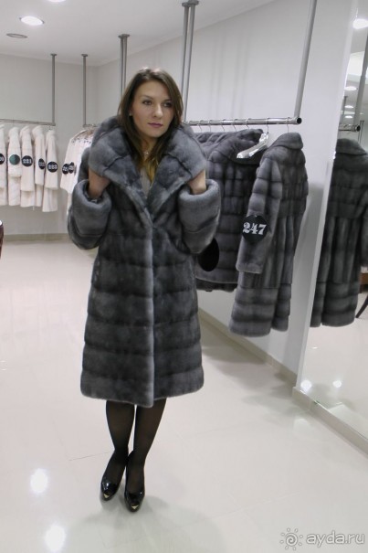 11.Шубка цвета графит высш. качеств. с капюшоном 95 см. 2400-2700 евро.