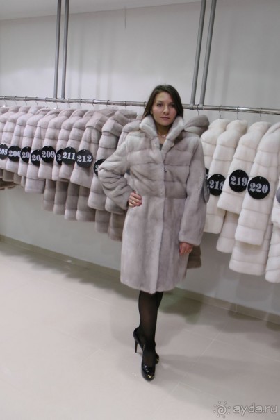 13.Шуба цвета Tera высш. Качеств. 95 см. 2200-2500 евро( короткие варианты 65 см. 1500-1800 евро)