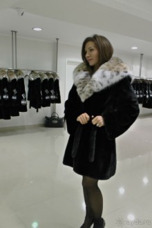 9.Шуба из блэгламы с капюшоном из российской рыси 85 см. 3200-3500 ( стоимость капюшона из рыси в составе цены за шубу составляет примерно 700-750 евро)