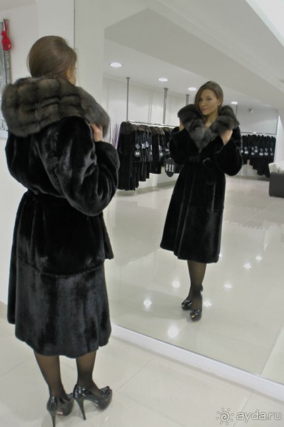 8.Шуба из блэгламы с капюшоном из баргузинского соболя 110 см. 4700-4990 ( в стоимость входит мех соболя примерно 2500 евро, есть варианты с воротником из соболя минус 1000 евро от цены)