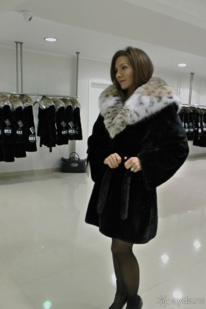 9.Шуба из блэгламы с капюшоном из российской рыси 85 см. 3200-3500 ( стоимость капюшона из рыси в составе цены за шубу составляет примерно 700-750 евро)