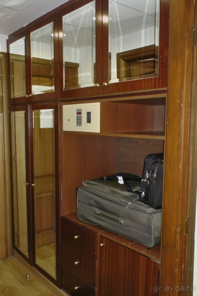 Хороший отель для деловых поездок в красивом месте.