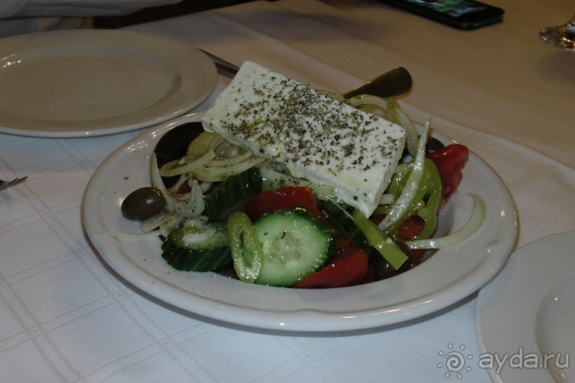 Таверна Doltso гРеческий салат 5 евро