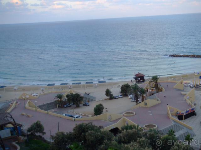 Вполне приличный отель на берегу Средиземного моря