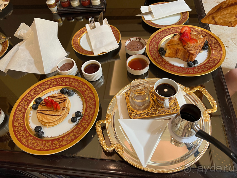 Отель с собственным пляжем возле аэропорта