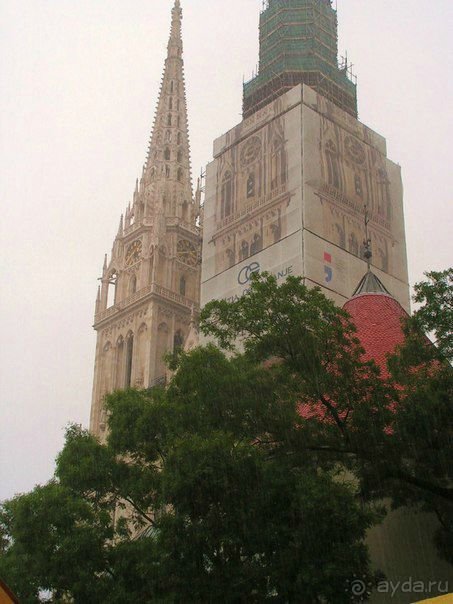 Главный собор в Загребе увидели только в таком ракурсе - дождь.