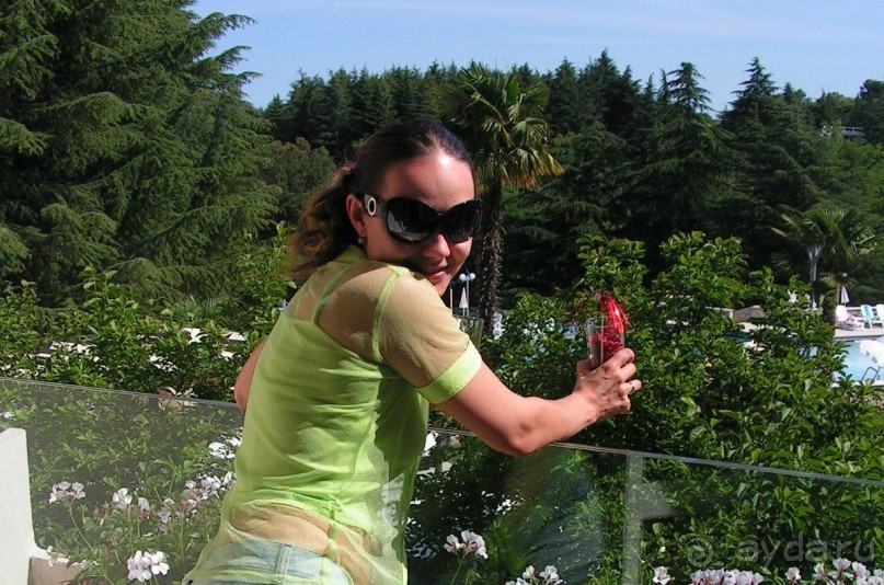 Купили малины и клубники в городе.