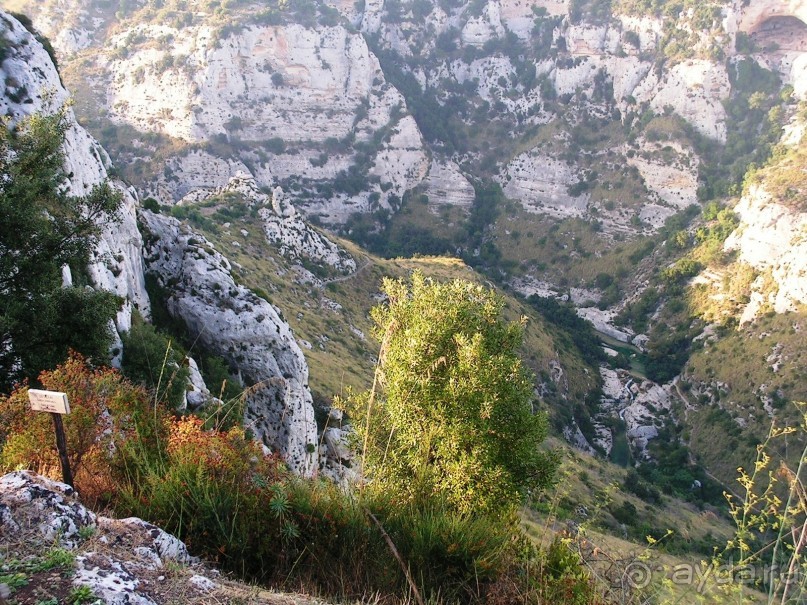 Каньон - Кава Гранде. Чтобы искупаться в реке на спуск надо два часа, на подъем - три.