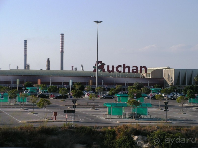 До Ашана минут 10-15.