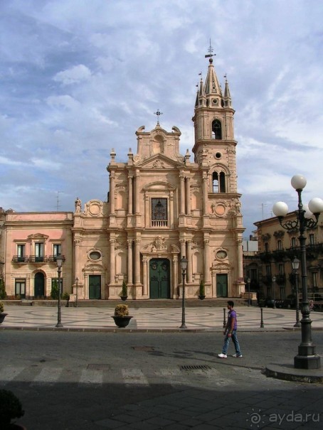 г. Ачиреале. Церковь Св. Петра и Св. Павла (XVII век).