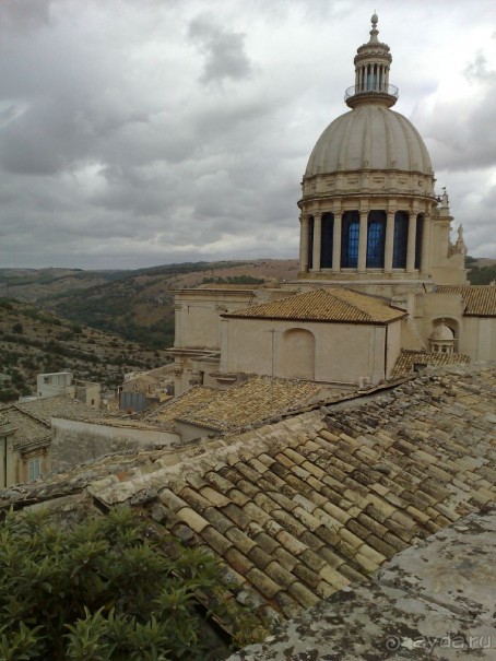 В 1693 году весь район Валь-ди-Ното, с его городами и посёлками, был полностью разрушен сильнейшим землетрясением. Последовавшее за этим восстановление городов породило особый архитектурный стиль, получивший название «сицилийское барокко».