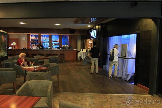 Отель 50/50. Удобное расположение к центру города и транспорту.