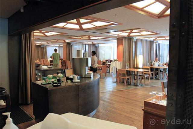 Отель 50/50. Удобное расположение к центру города и транспорту.