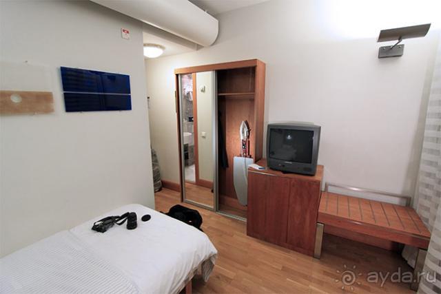 Отель 50/50. Удобное расположение к центру города и транспорту.