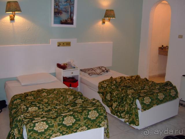 Это вам не 5 звезд, но на 3 он тоже слабо тянет!!!