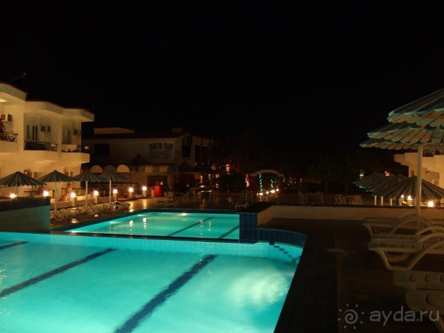 Это вам не 5 звезд, но на 3 он тоже слабо тянет!!!