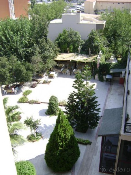 Отельчик прикольный, создан для семейного отдыха