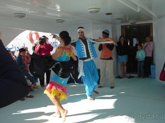 Танцы живота на прогулочной яхте!