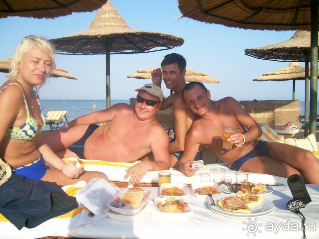 Обедать можно и на пляже...