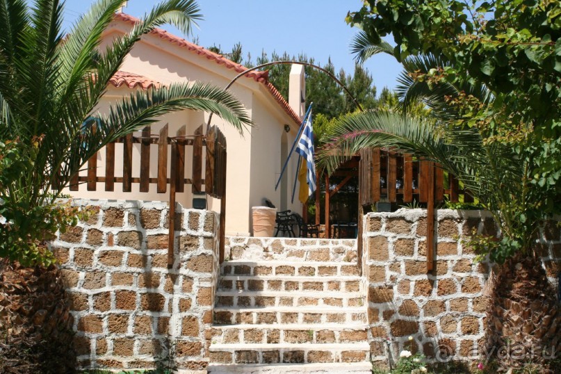 церковь на ерритории отеля церковь на ерритории отеля