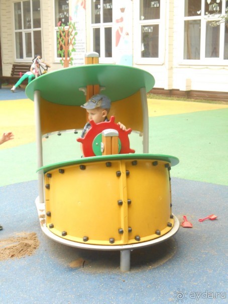 На детскую площадку... На детскую площадку...