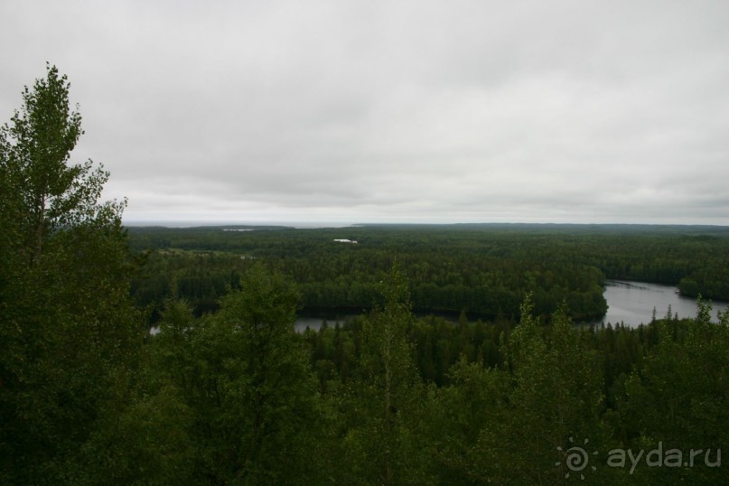 А на горизонте с Секирной Горы виден Северный Ледовитый Океан в ясную погоду