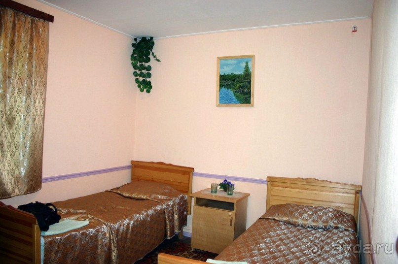 Отель (несколько коттеджей) рядом с причалом