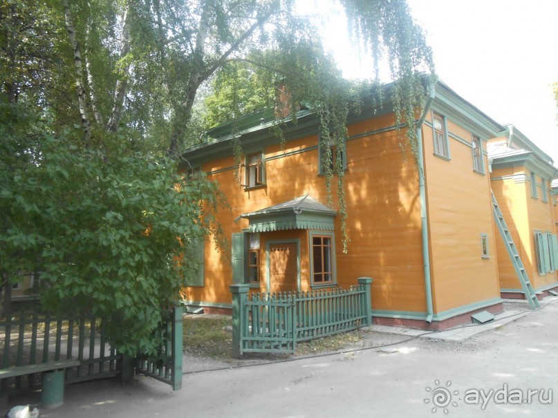 Домик Толстого и прекрасный сад