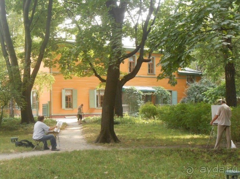 Домик Толстого и прекрасный сад