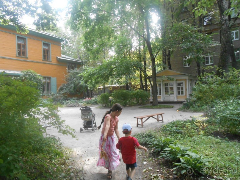 Домик Толстого и прекрасный сад