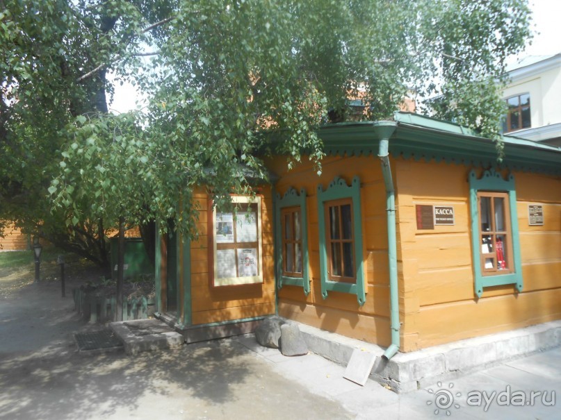 Домик Толстого и прекрасный сад