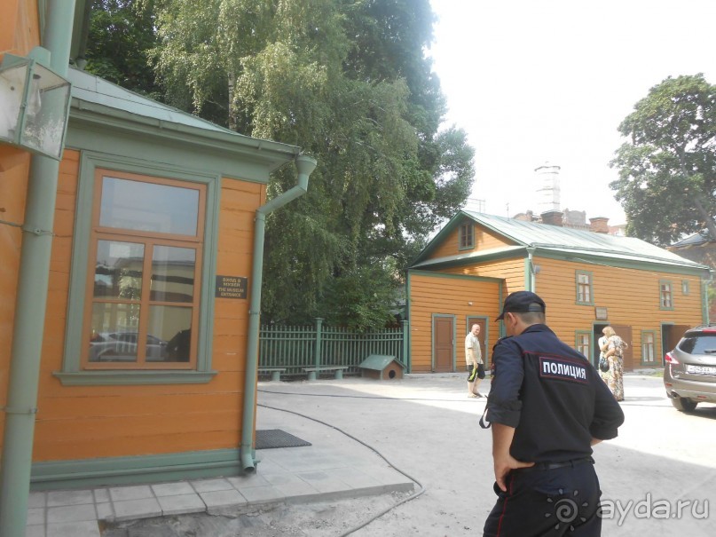 Домик Толстого и прекрасный сад