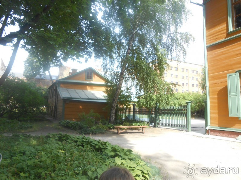 Домик Толстого и прекрасный сад